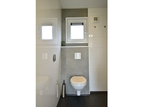 kaufen-freistehendes-ferienhaus-lith-toilette-wand-wc-recreatieadviseurs-vakantiehuistekoop-nl.jpg
