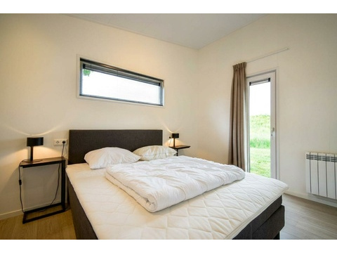 kaufen-freistehendes-ferienhaus-lith-schlafzimmer-gartenzugang-recreatieadviseurs...