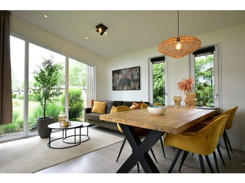 kaufen-freistehendes-ferienhaus-lith-wohnzimmer-interieur-hell-recreatieadviseurs...