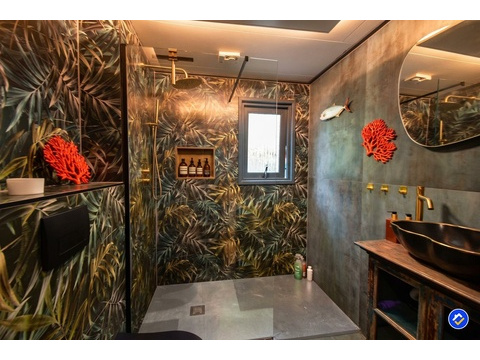 kaufen-freistehendes-ferienhaus-doornspijk-badezimmer-erdgeschoss-botanisch-gold-design...