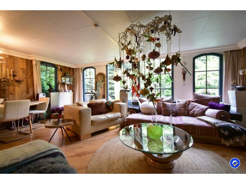 kaufen-freistehendes-ferienhaus-doornspijk-wohnzimmer-waldblick-recreatieadviseurs-vakantie...