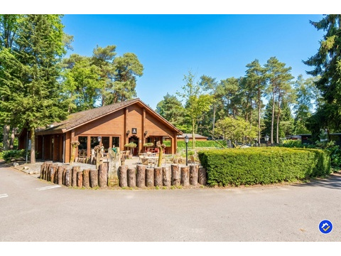 kaufen-freistehendes-ferienhaus-doornspijk-parkeinrichtungen-hauptgebaeude-terrasse...