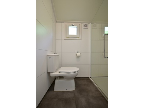 kaufen-freistehendes-ferienhaus-olburgen-toilette-gepflegte-sanitaeranlagen-recreatieadviseurs...