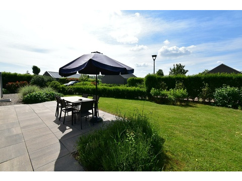 kaufen-freistehendes-ferienhaus-olburgen-grosser-garten-und-terrasse-optimale-privatsphaere...