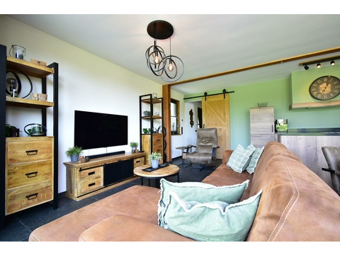 kaufen-freistehende-luxus-ferienvilla-baarle-nassau-wohnzimmer-sitzecke-interieur...