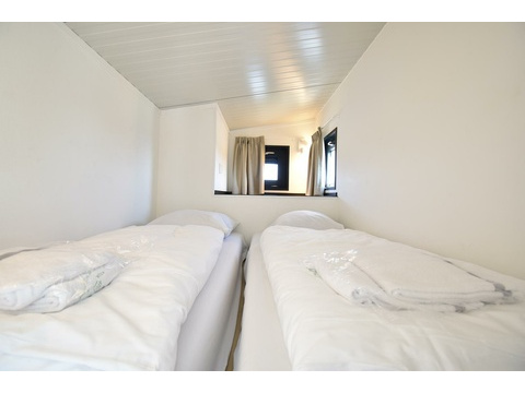 kaufen-freistehendes-ferienhaus-zwartewaal-drittes-schlafzimmer-einzelbetten-recreatieadviseurs...