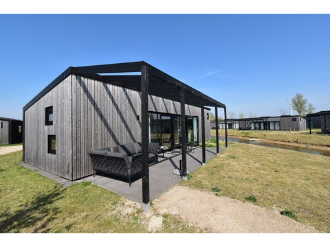 kaufen-freistehendes-ferienhaus-zwartewaal-hauptfoto-moderne-architektur-recreatieadviseurs...