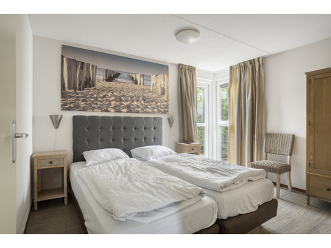 kaufen-freistehendes-ferienhaus-ouddorp-schlafzimmer-en-suite-und-badezimmer-recreatieadviseurs...