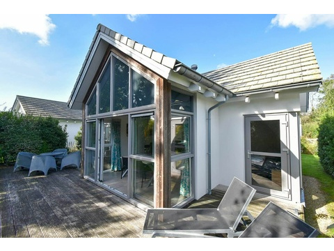 kaufen-freistehendes-ferienhaus-ouddorp-rueckseite-terrasse-hauptfoto-vakantiehuistekoop-nl-prins...