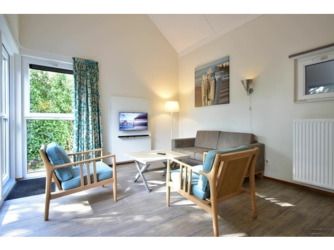 kaufen-freistehendes-ferienhaus-ouddorp-rueckseite-terrasse-hauptfoto-vakantiehuistekoop-nl-prins...