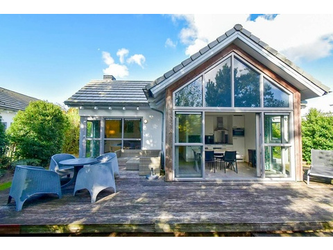 kaufen-freistehendes-ferienhaus-ouddorp-rueckseite-terrasse-hauptfoto-vakantiehuistekoop-nl-prins...