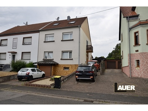 Doppelhaushälfte kaufen in Völklingen, mit Garage, mit Stellplatz, 2.577 m² Grundstück, 199,78 m² Wohnfläche, 8 Zimmer