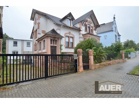Villa kaufen in Pirmasens, 3.493 m² Grundstück, 250 m² Wohnfläche, 7 Zimmer