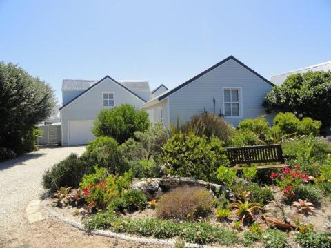 Einfamilienhaus kaufen in Grotto Bay, mit Garage, mit Stellplatz, 706 m² Grundstück, 350 m² Wohnfläche, 12 Zimmer