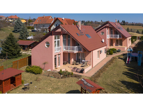 Zweifamilienhaus kaufen in Cserszegtomaj, 2.331 m² Grundstück, 438 m² Wohnfläche