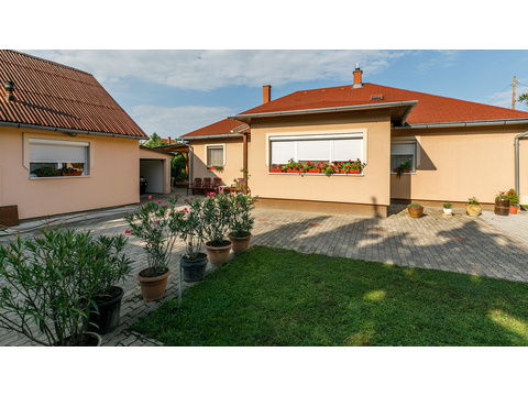 Einfamilienhaus kaufen in Keszthely, mit Garage, 762 m² Grundstück, 170 m² Wohnfläche