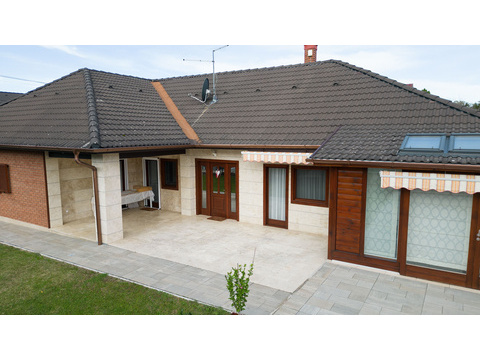 Einfamilienhaus kaufen in Bük, 704 m² Grundstück, 160 m² Wohnfläche