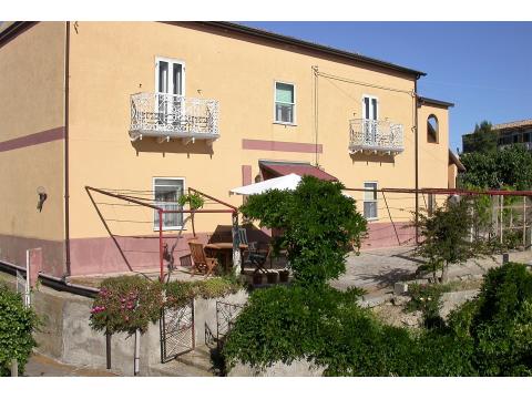 Villa kaufen in Crucoli, 1.500 m² Grundstück, 290 m² Wohnfläche, 5 Zimmer