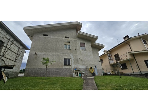 Einfamilienhaus kaufen in Teramo, 5 Zimmer