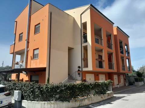 Etagenwohnung kaufen in Spoltore, mit Garage, 3 Zimmer