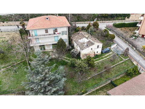 Mehrfamilienhaus kaufen in Penne, mit Stellplatz, 11 Zimmer