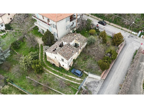 Einfamilienhaus kaufen in Penne, mit Stellplatz, 137 m² Wohnfläche, 4 Zimmer