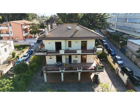 Villa kaufen in Abruzzen, mit Garage, mit Stellplatz, 362 m² Wohnfläche, 9 Zimmer