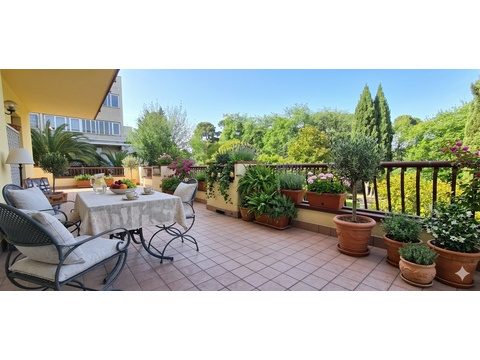 terrazzo con arredi