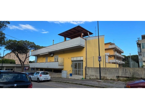 Dachgeschosswohnung kaufen in Abruzzen, 4 Zimmer