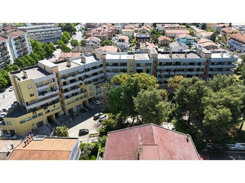 Etagenwohnung kaufen in Abruzzen, mit Stellplatz, 119 m² Wohnfläche, 4 Zimmer