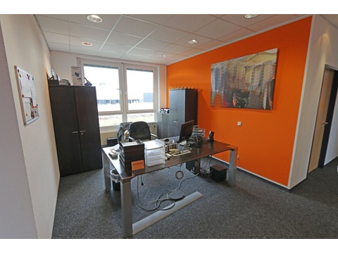 Bürofläche mieten, pachten in Holzwickede, mit Stellplatz, 271 m² Bürofläche, 8 Zimmer