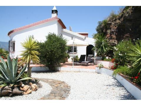 Villa kaufen in Sayalonga, 4.800 m² Grundstück, 80 m² Wohnfläche, 4 Zimmer