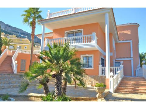 Villa kaufen in Calp, 3.800 m² Grundstück, 460 m² Wohnfläche, 7 Zimmer