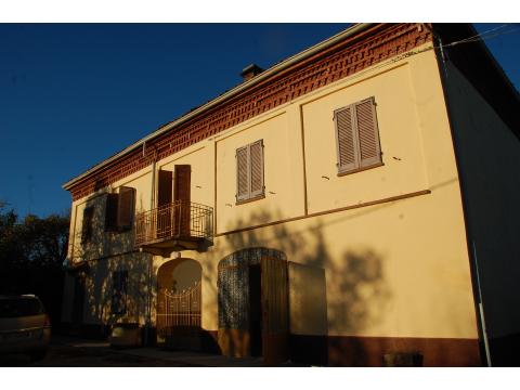 Villa kaufen in Mango, 5.000 m² Grundstück, 400 m² Wohnfläche, 11 Zimmer