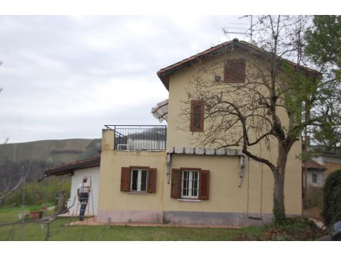 Einfamilienhaus kaufen in Calamandrana, 3.000 m² Grundstück, 230 m² Wohnfläche, 8 Zimmer