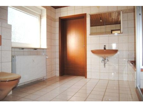 TGL-Bad mit Wanne && Dusche