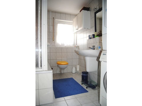TGL-Badezimmer mit Wanne