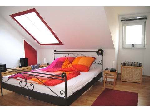 Schlafzimmer mit viel Platz