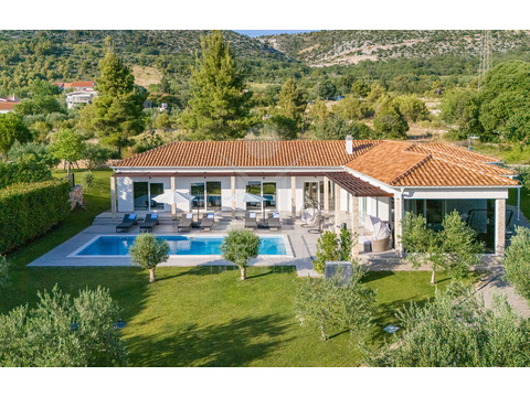 Villa kaufen in Šibenik, 1.752 m² Grundstück, 250 m² Wohnfläche, 5 Zimmer