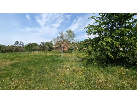 Wohngrundstück kaufen in Kaštelir, 796 m² Grundstück