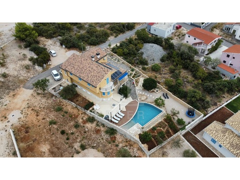 Moderne Villa mit nachhaltiger Ausstattung