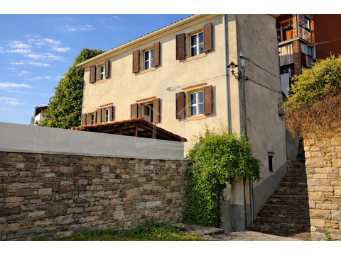 Einfamilienhaus kaufen in Motovun, 224 m² Grundstück, 150 m² Wohnfläche, 5 Zimmer