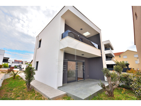 Doppelhaushälfte kaufen in Vodice, mit Stellplatz, 150 m² Grundstück, 102 m² Wohnfläche, 4 Zimmer