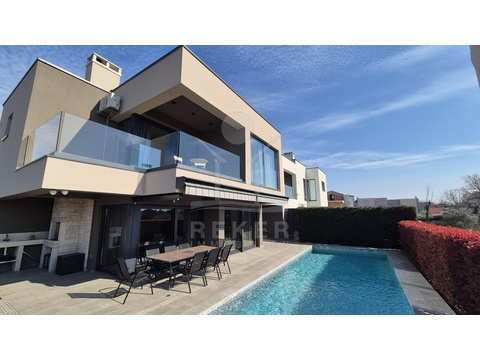 Villa kaufen in Poreč, mit Stellplatz, 393 m² Grundstück, 250 m² Wohnfläche, 5 Zimmer