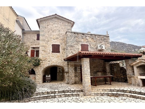 Reihenhaus kaufen in Baška, 200 m² Grundstück, 100 m² Wohnfläche, 4 Zimmer