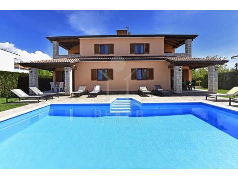 Villa kaufen in Poreč, mit Stellplatz, 1.089 m² Grundstück, 417 m² Wohnfläche, 11 Zimmer