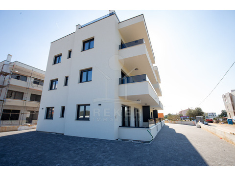 Erdgeschosswohnung kaufen in Sukošan, mit Stellplatz, 82,63 m² Wohnfläche, 3 Zimmer