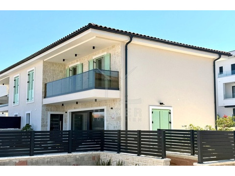 Doppelhaushälfte kaufen in Malinska, mit Stellplatz, 140 m² Grundstück, 821 m² Wohnfläche, 4 Zimmer