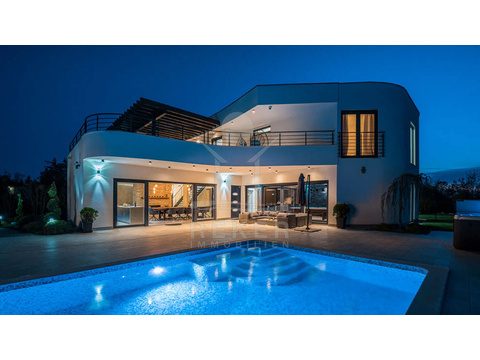 Villa kaufen in Svetvinčenat, 10.000 m² Grundstück, 500 m² Wohnfläche, 6 Zimmer