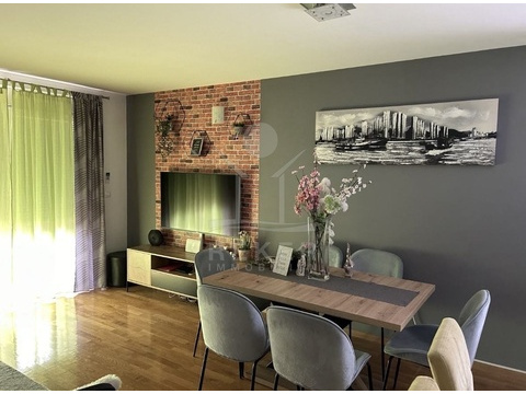 Etagenwohnung kaufen in Zadar, mit Stellplatz, 82 m² Wohnfläche, 4 Zimmer